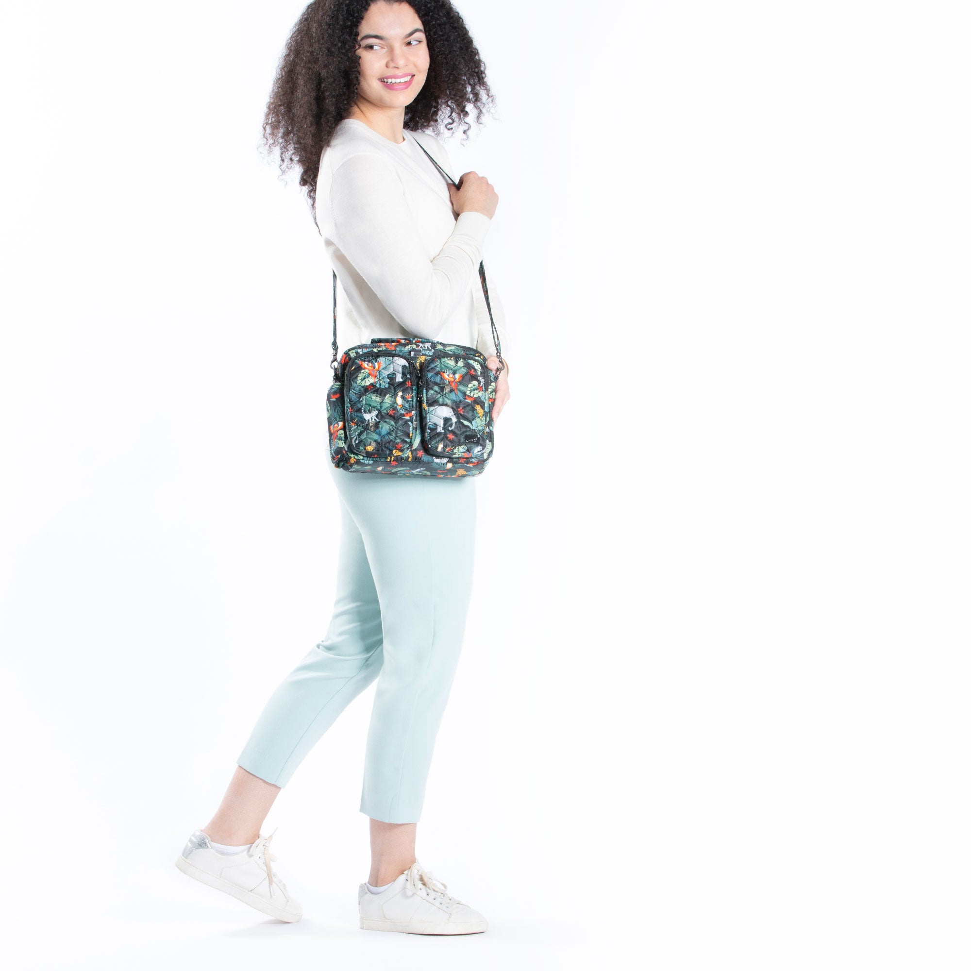 Navigator Crossbody Bag - WILDLIFE BLACK - Navigator_WildlifeBlack_Moodel_01