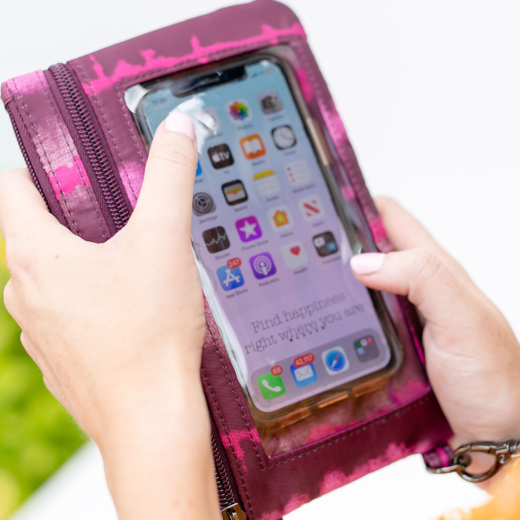 Peekaboo Convertible Wristlet Pouch - - PeekabooPouch_ShiboriWine_04
