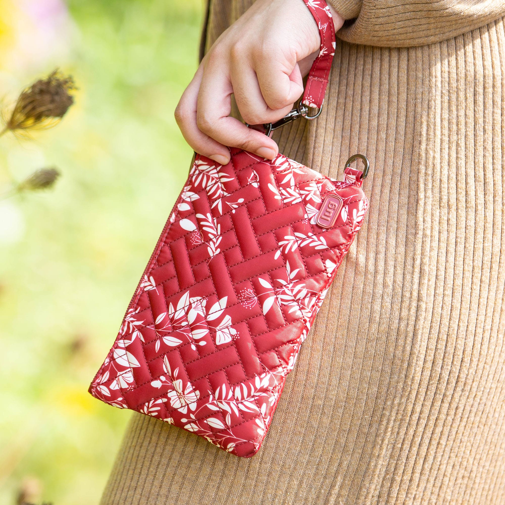 Peekaboo Convertible Crossbody Bag - FLOURISH RED - Peekaboo_Crossbody_Lifestyle_06