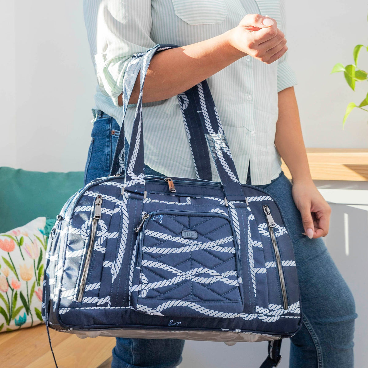 Propeller 2 Overnight Bag - NAUTICAL NAVY - Propellor2Duffel_Lifestyle_01