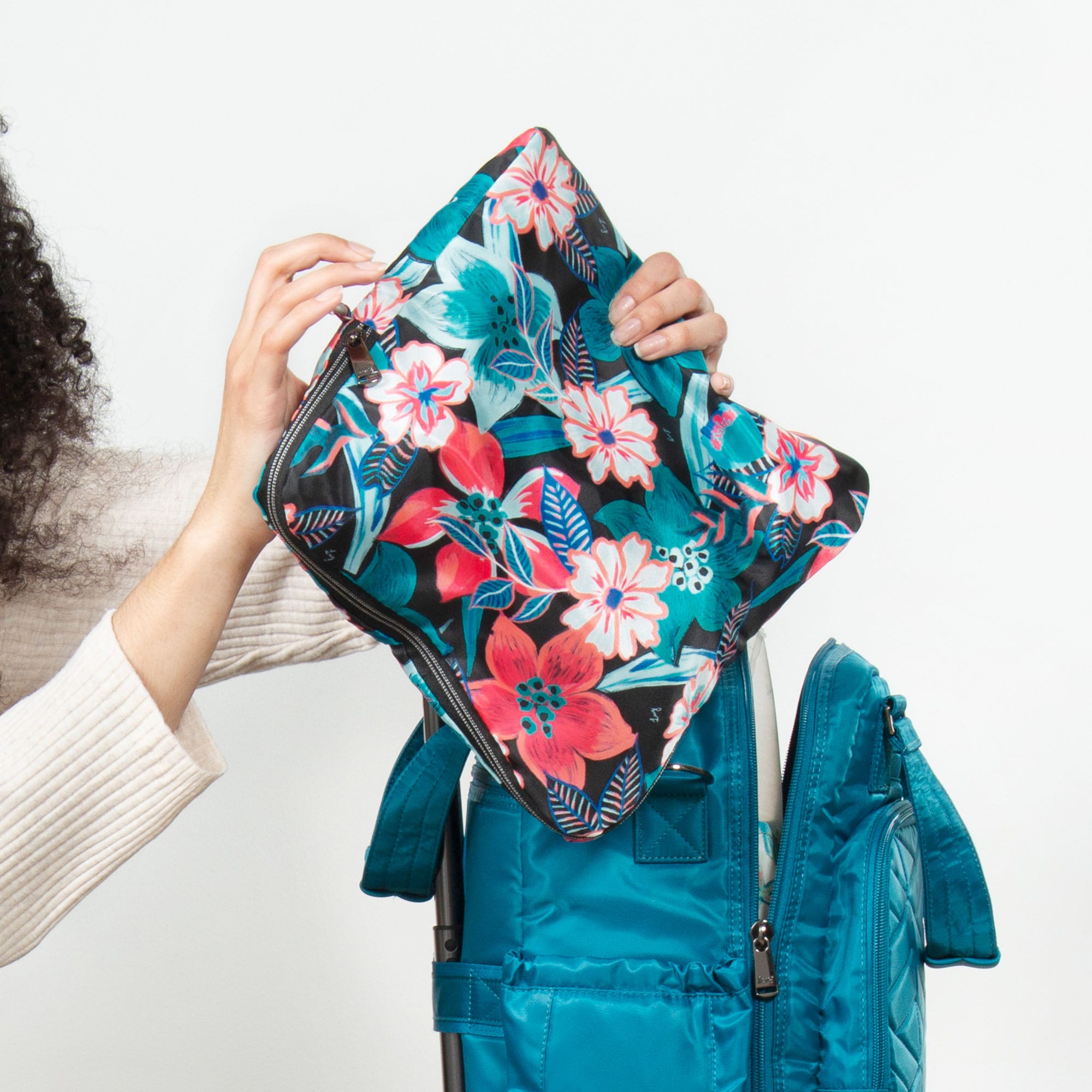 Ranger XL Packable Tote Bag - PAWS BLACK 2 - RangerXLPackable_Lifestyle_04