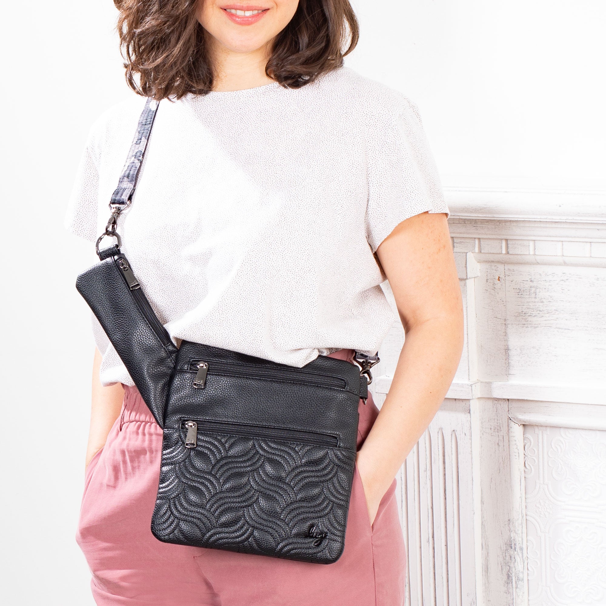 Skipper Classic VL Crossbody Bag - BLACK - SkipperVL_Black-CamoMidnightStrap_Model