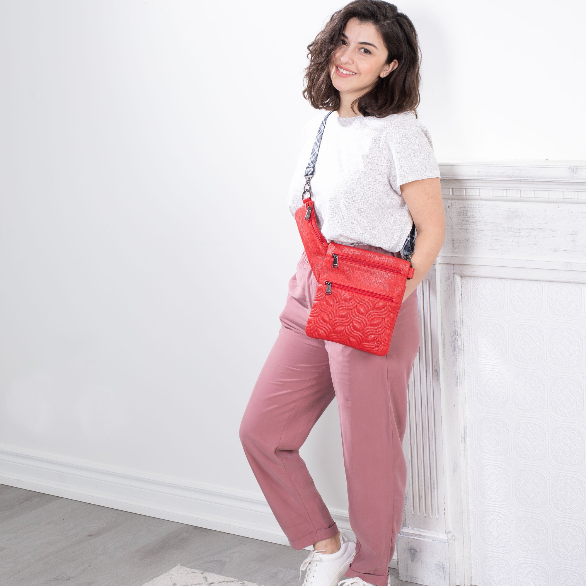 Skipper Classic VL Crossbody Bag - POPPY RED - SkipperVL_PoppyRed-PlaidGreyStrap_Model