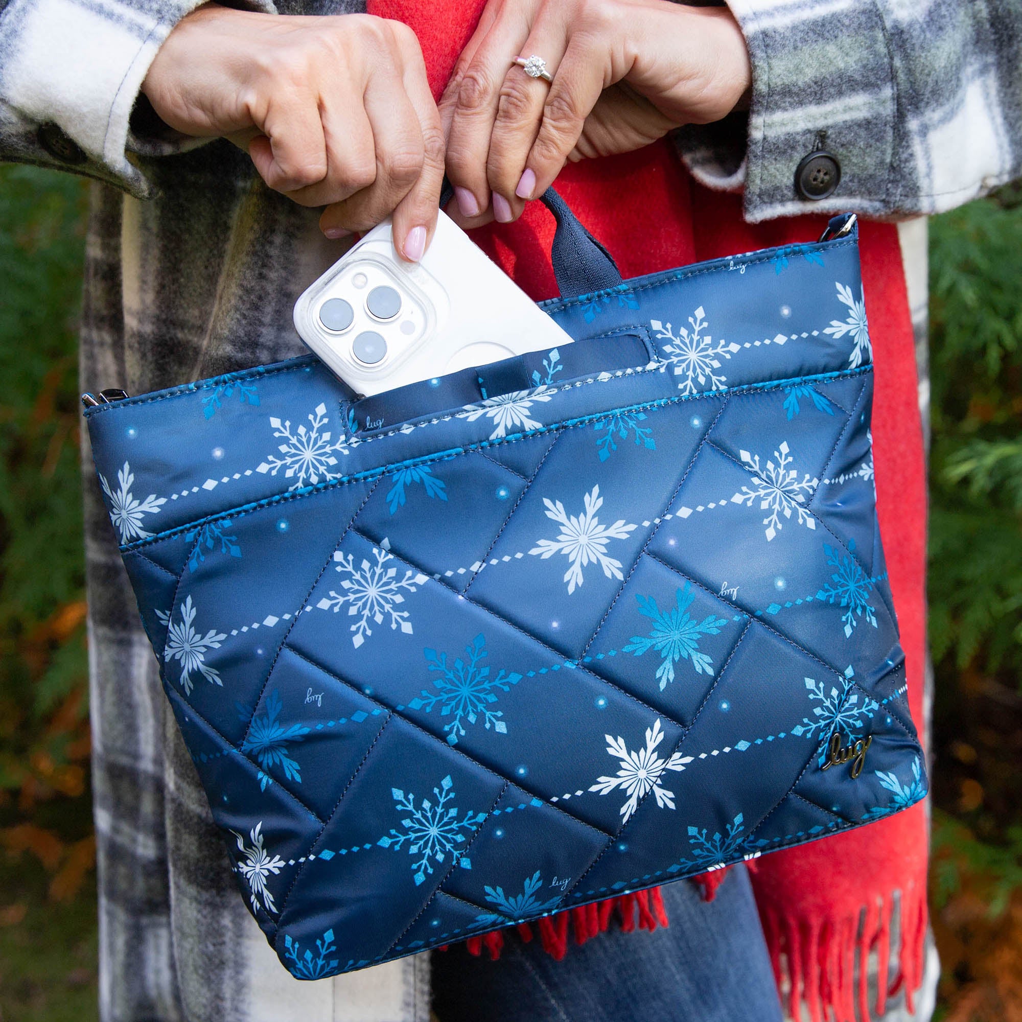 Tenor 2pc Crossbody Bag - SNOWFLAKE NAVY - Tenor2pc_Lifestyle_02