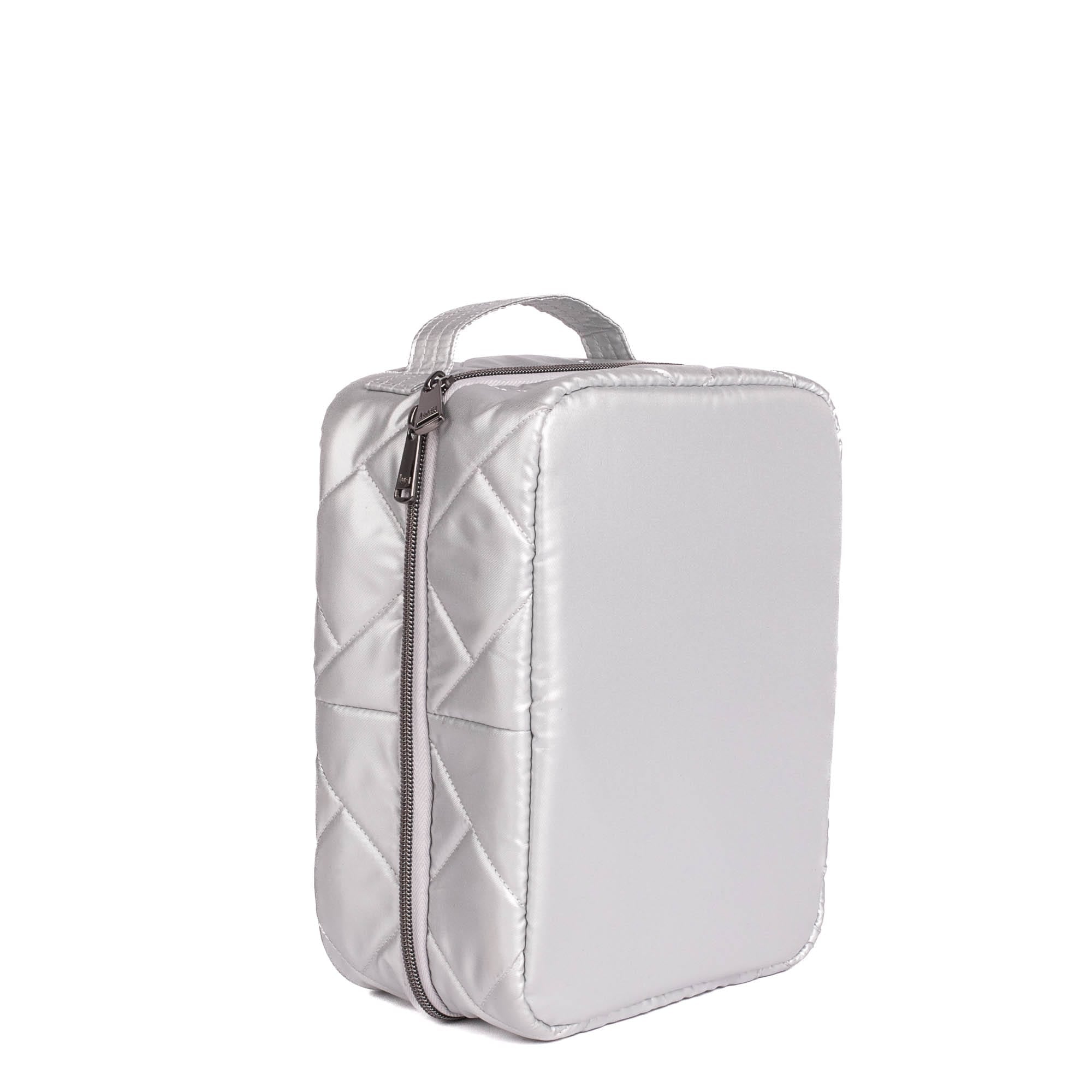Wingback Hanging Toiletry Case - METALLIC SILVER - Wingback_MetallicSilver_02