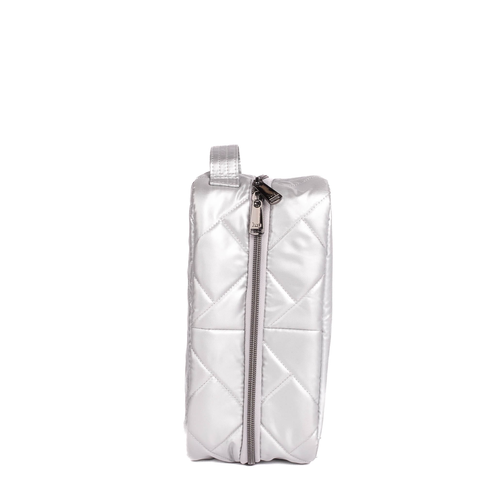 Wingback Hanging Toiletry Case - METALLIC SILVER - Wingback_MetallicSilver_03