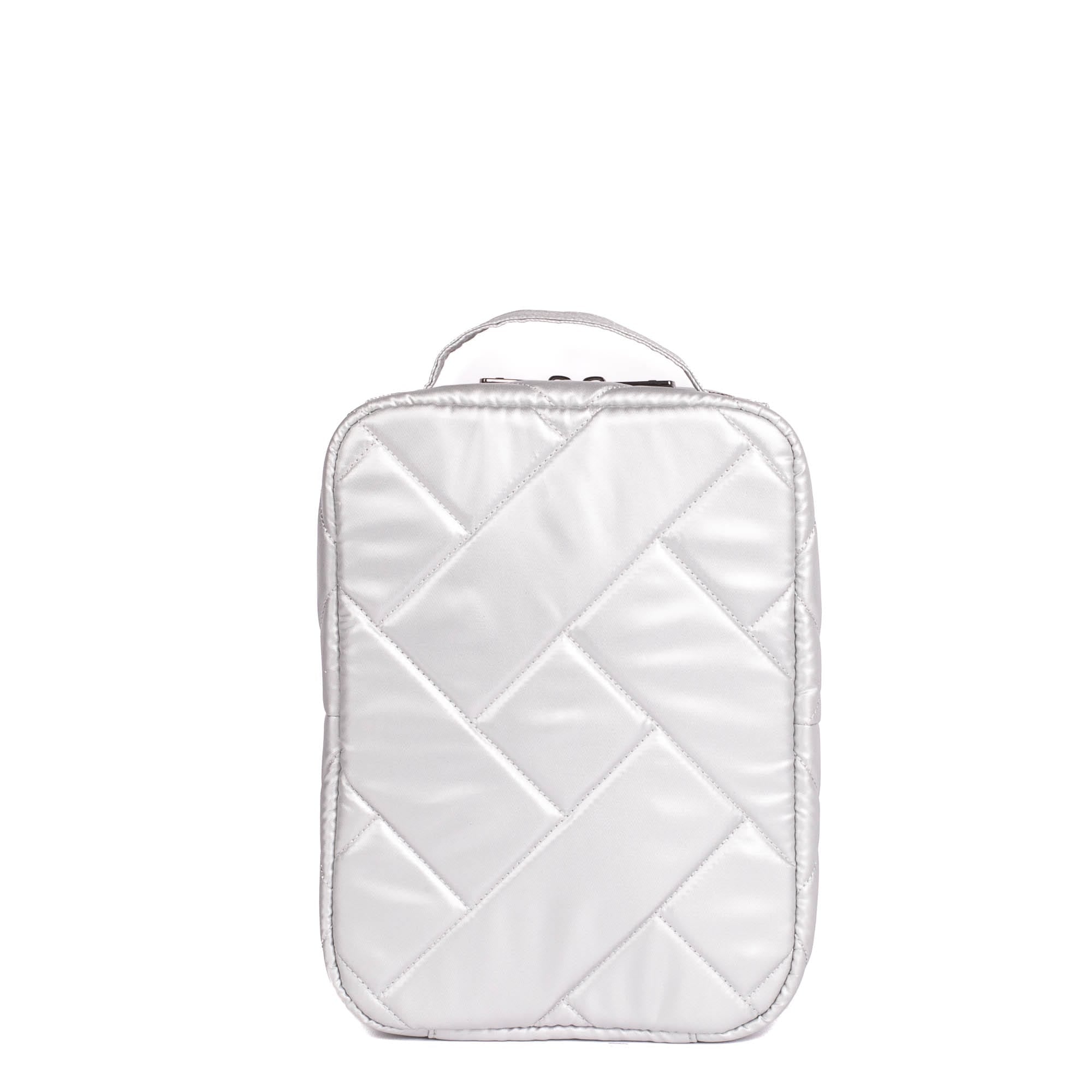 Wingback Hanging Toiletry Case - METALLIC SILVER - Wingback_MetallicSilver_04